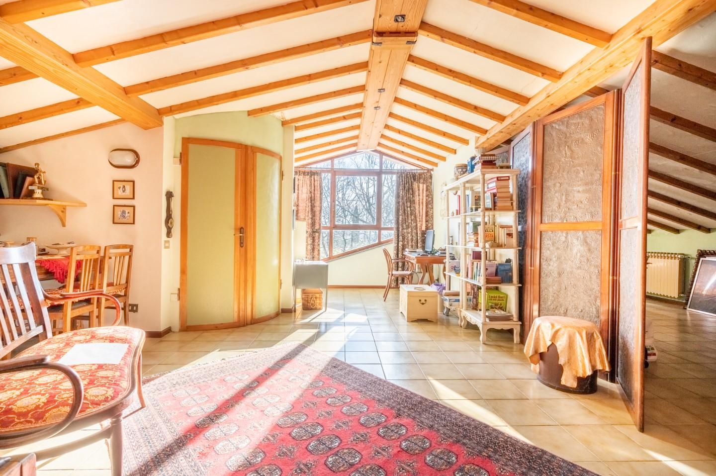 Immagine 46 di Villa in vendita  a Bientina