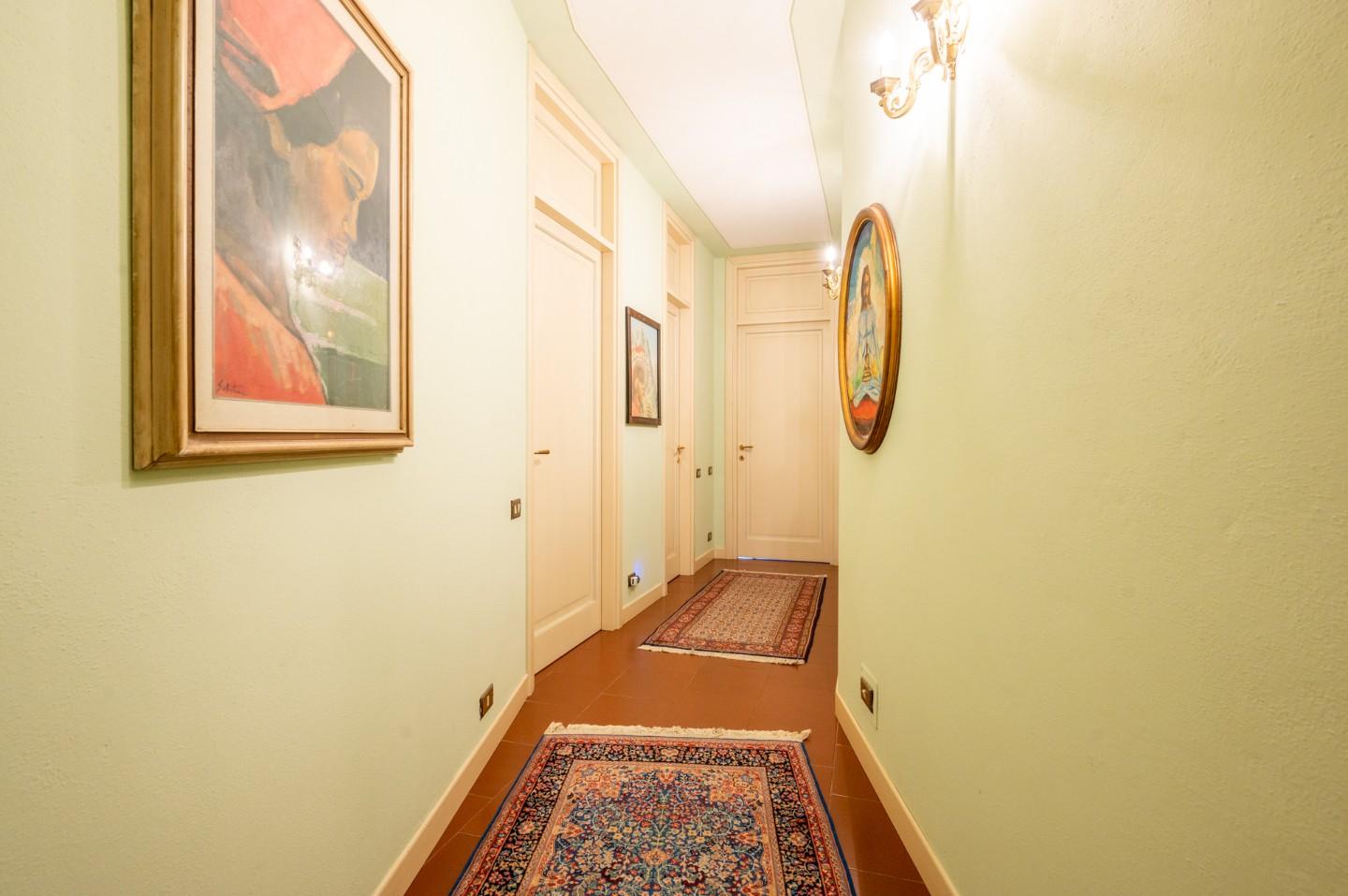 Immagine 41 di Villa in vendita  a Bientina