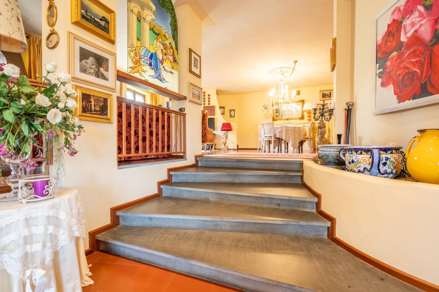 Immagine 17 di Villa in vendita  a Bientina