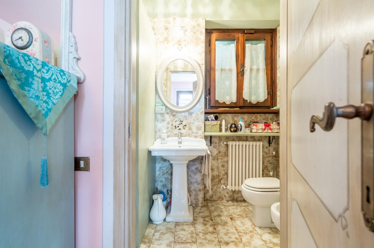 Immagine 59 di Villa in vendita  a Bientina