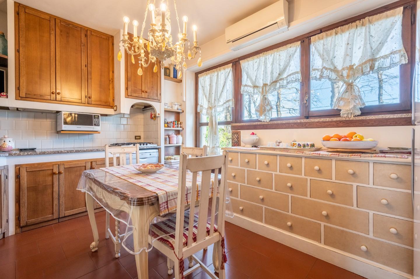 Immagine 24 di Villa in vendita  a Bientina