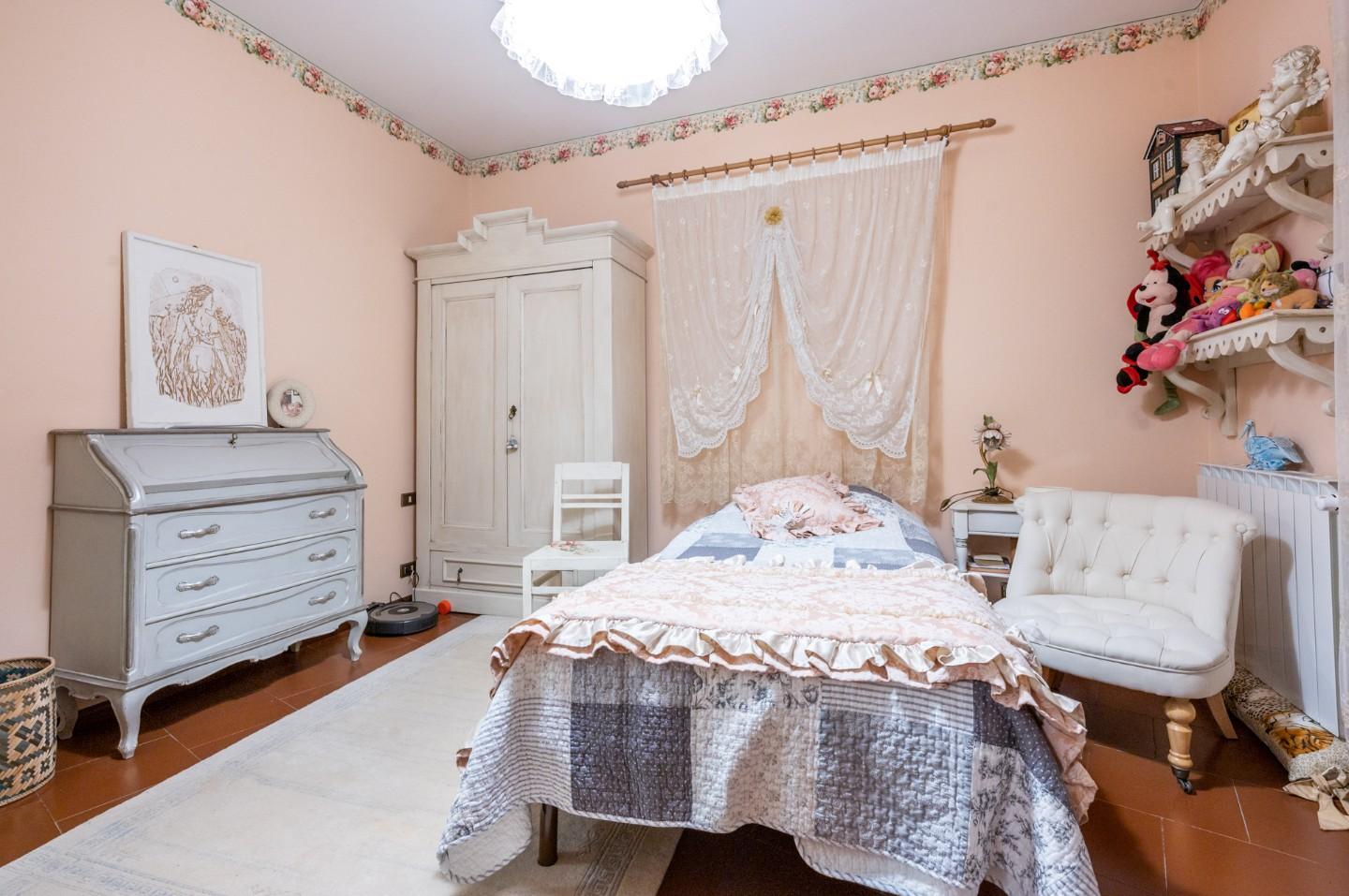 Immagine 32 di Villa in vendita  a Bientina