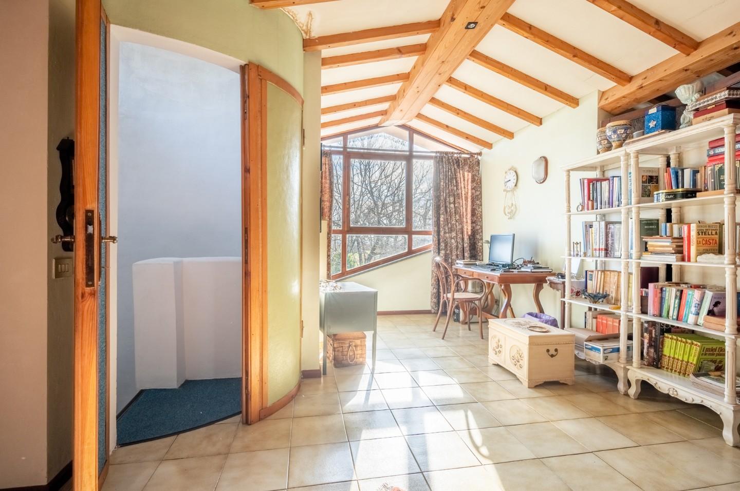 Immagine 43 di Villa in vendita  a Bientina