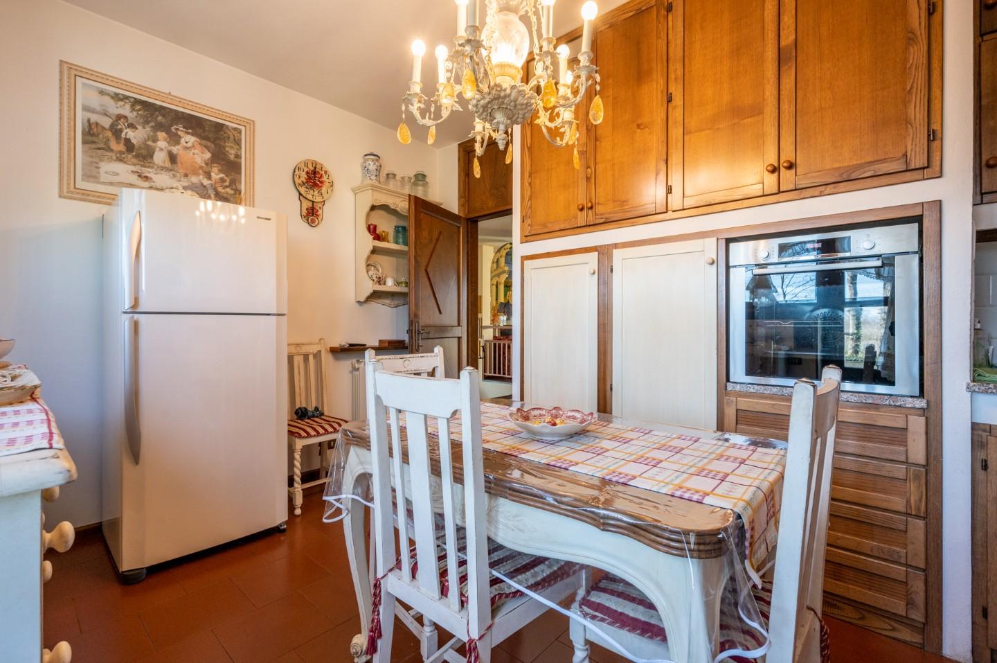 Immagine 25 di Villa in vendita  a Bientina