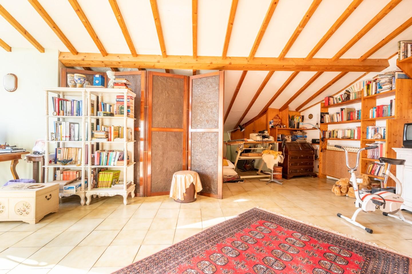 Immagine 45 di Villa in vendita  a Bientina