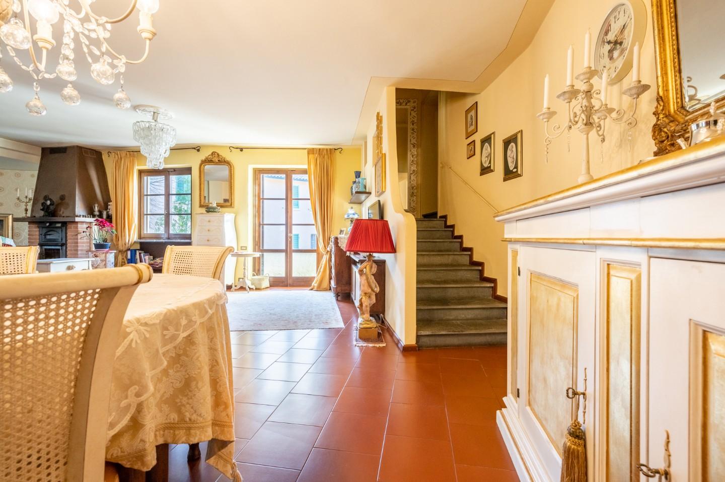 Immagine 23 di Villa in vendita  a Bientina