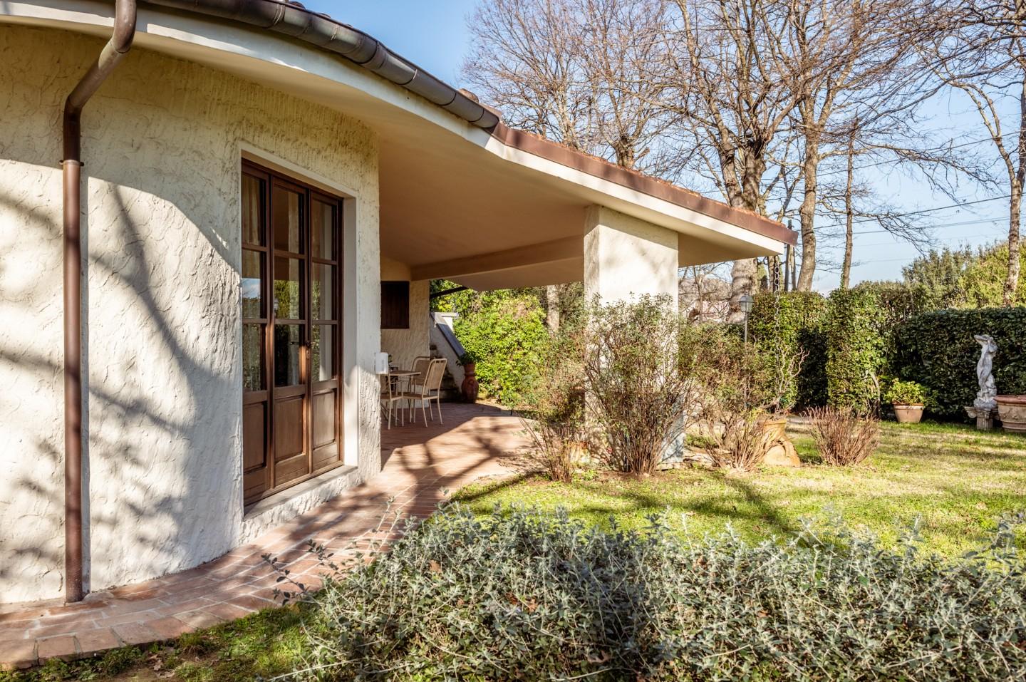 Immagine 7 di Villa in vendita  a Bientina