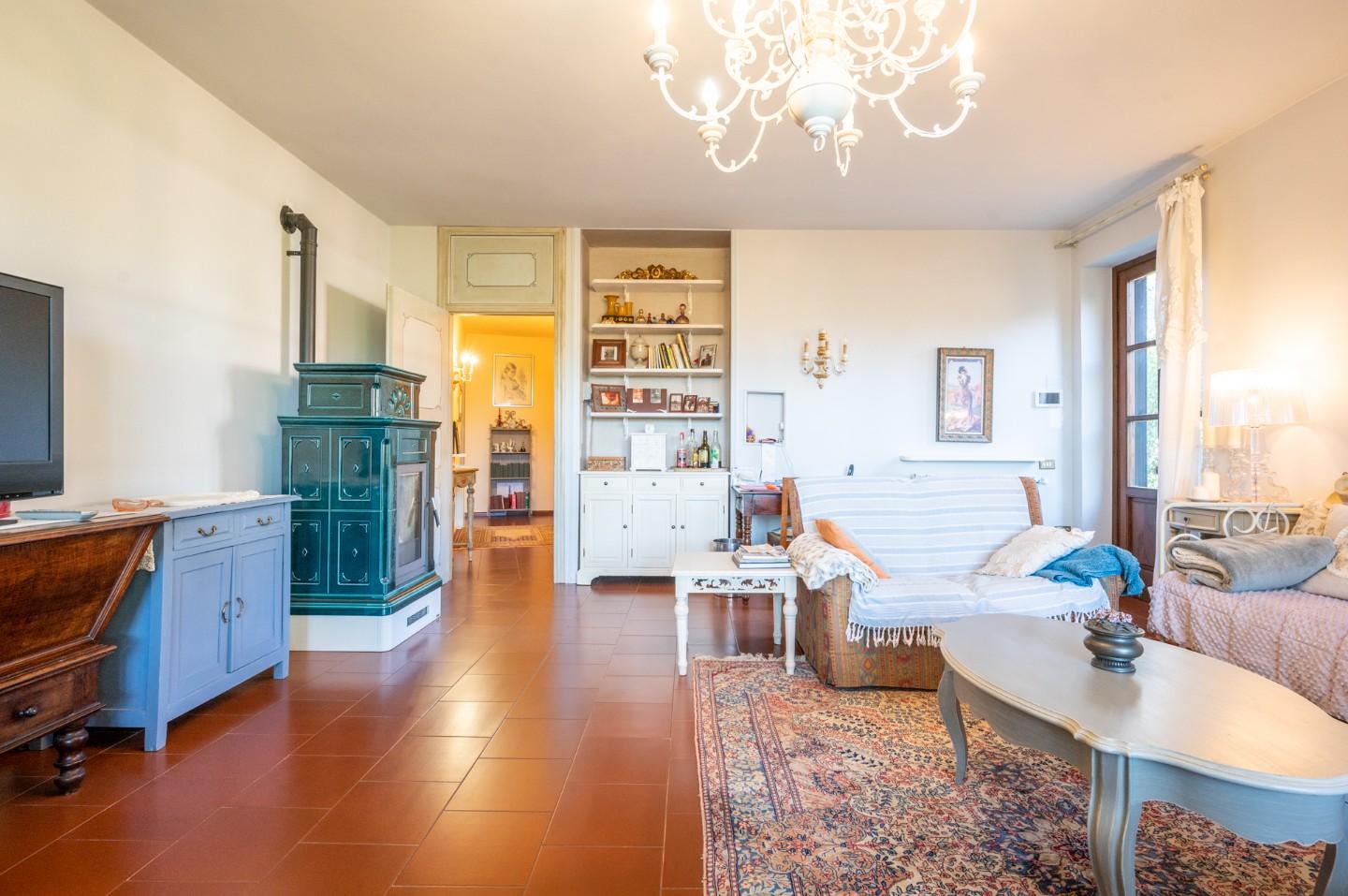 Immagine 52 di Villa in vendita  a Bientina