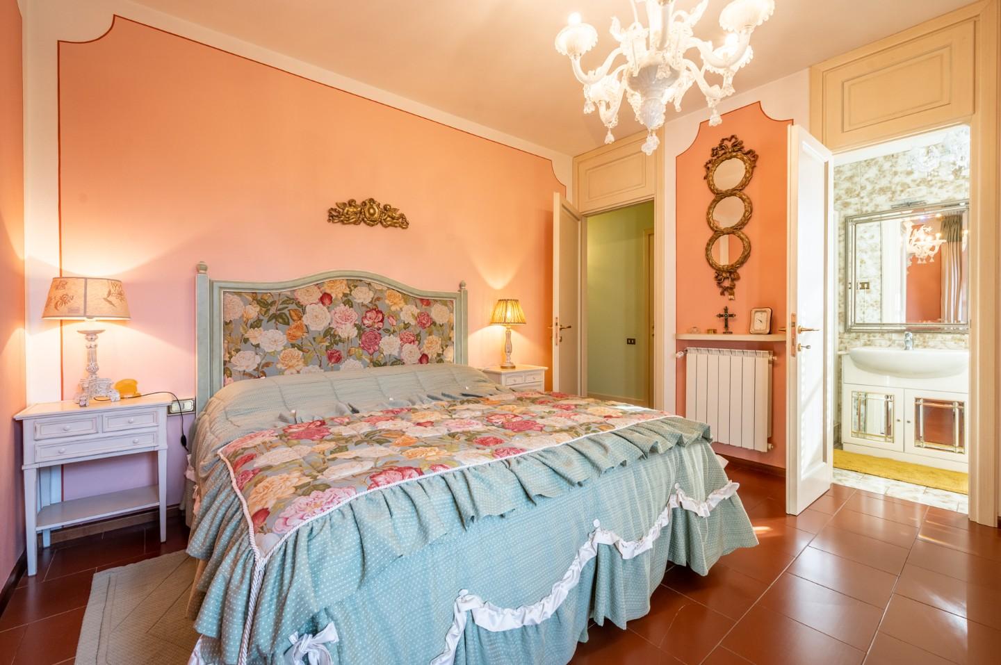 Immagine 28 di Villa in vendita  a Bientina