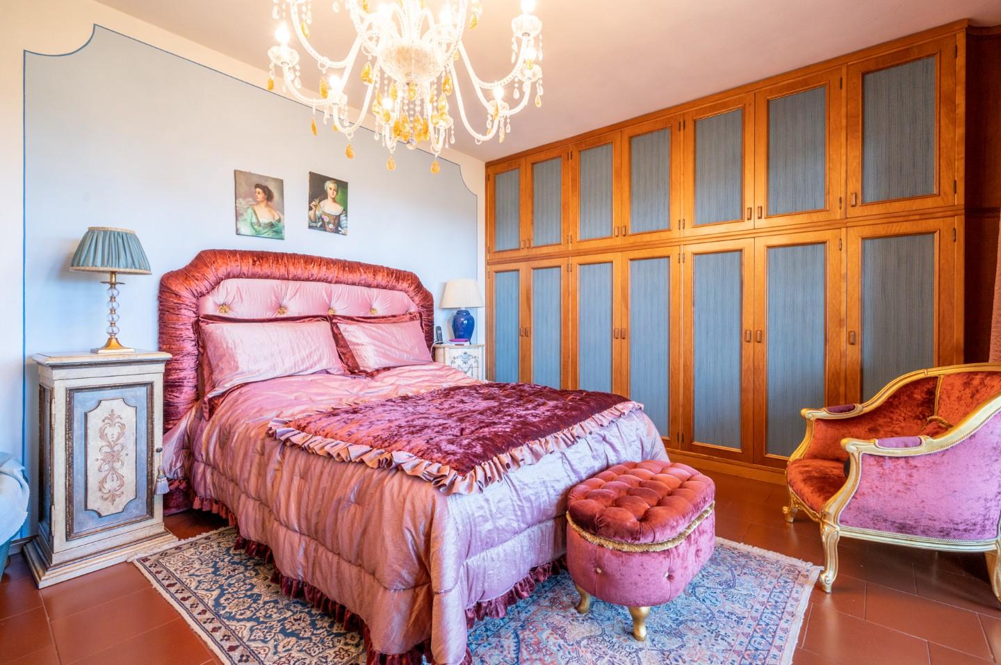 Immagine 37 di Villa in vendita  a Bientina