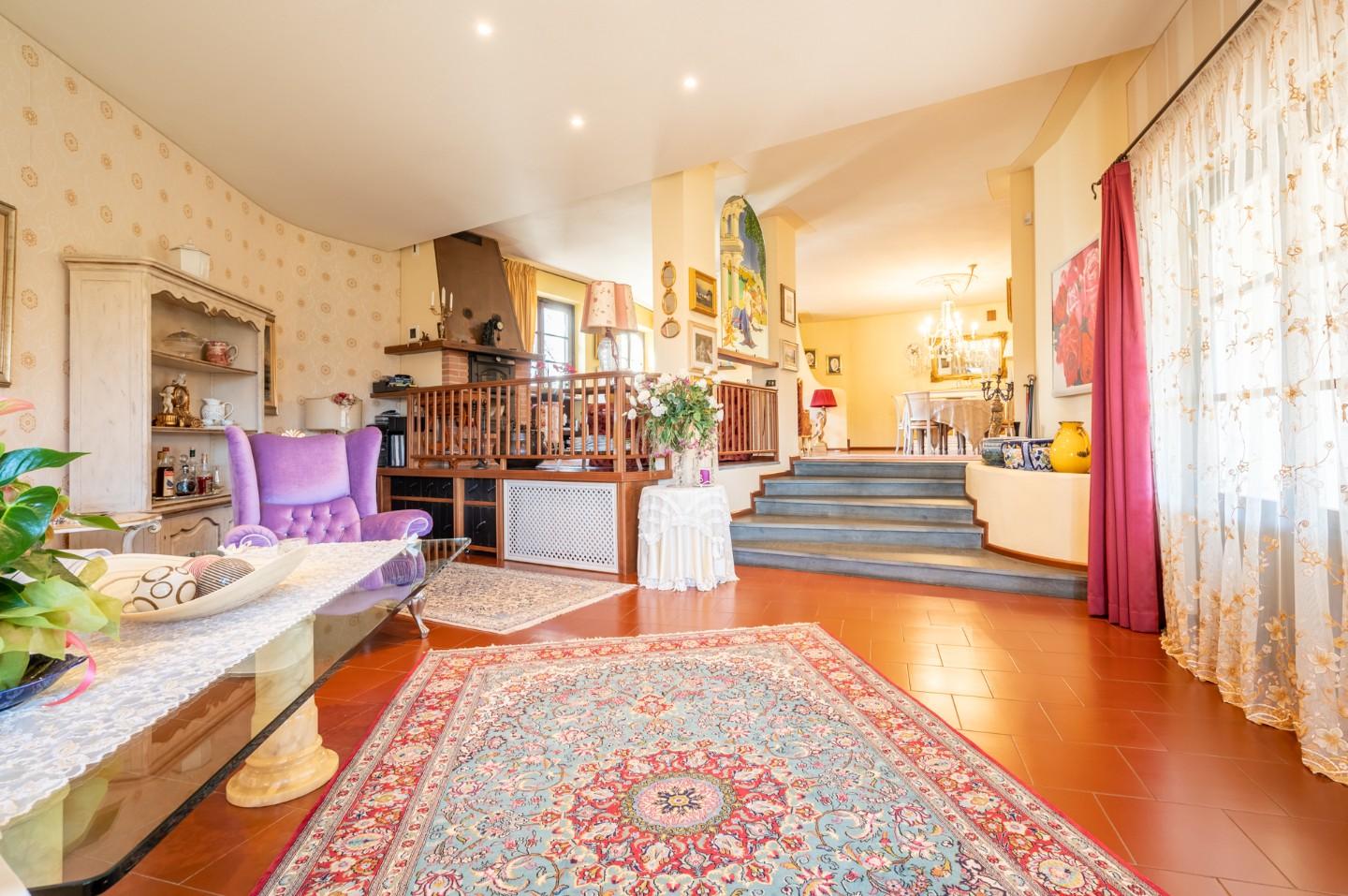 Immagine 16 di Villa in vendita  a Bientina