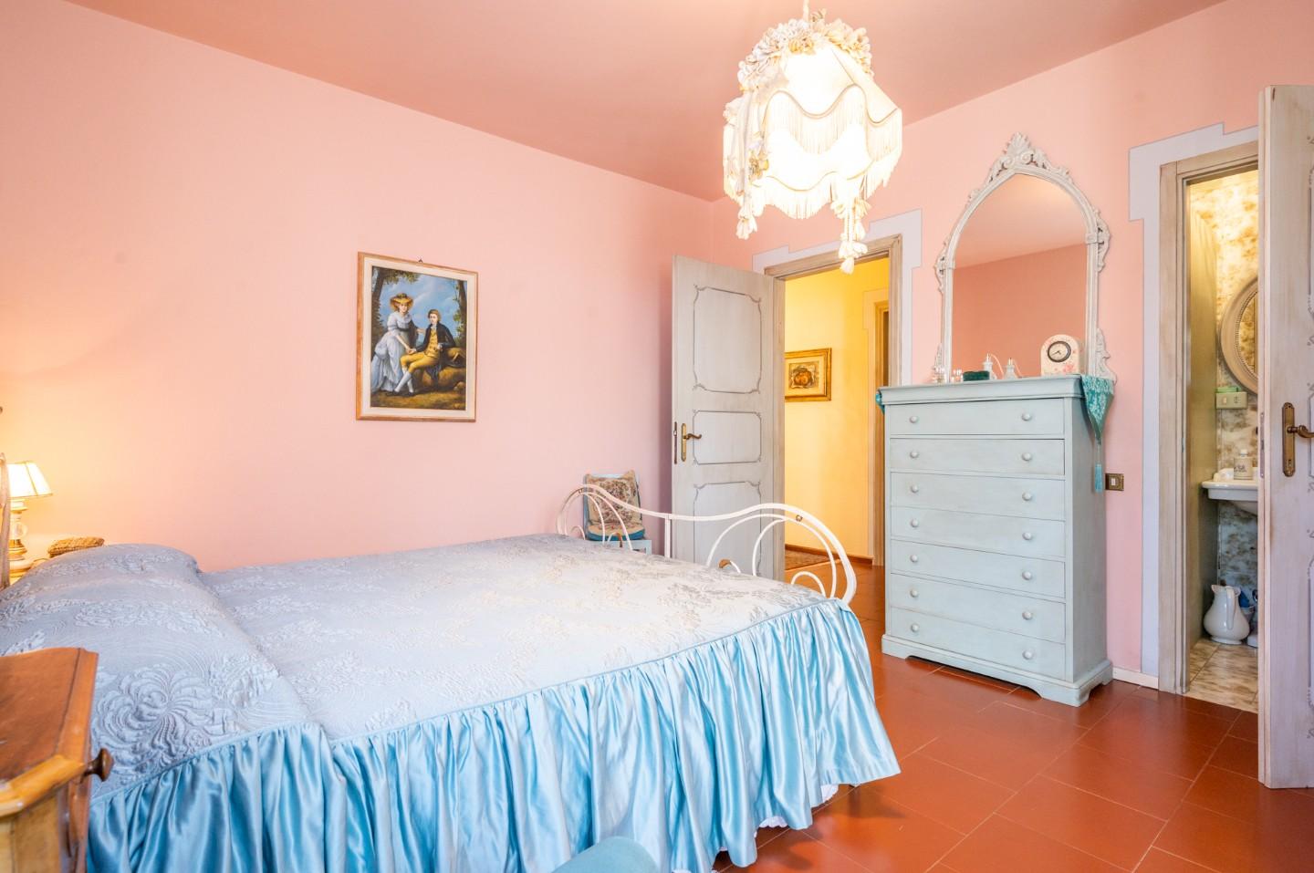 Immagine 58 di Villa in vendita  a Bientina