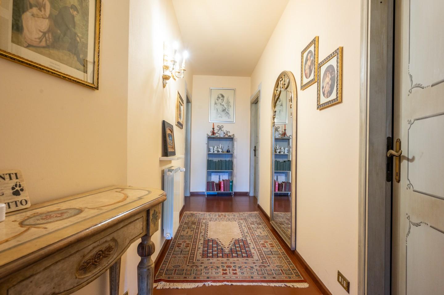 Immagine 53 di Villa in vendita  a Bientina