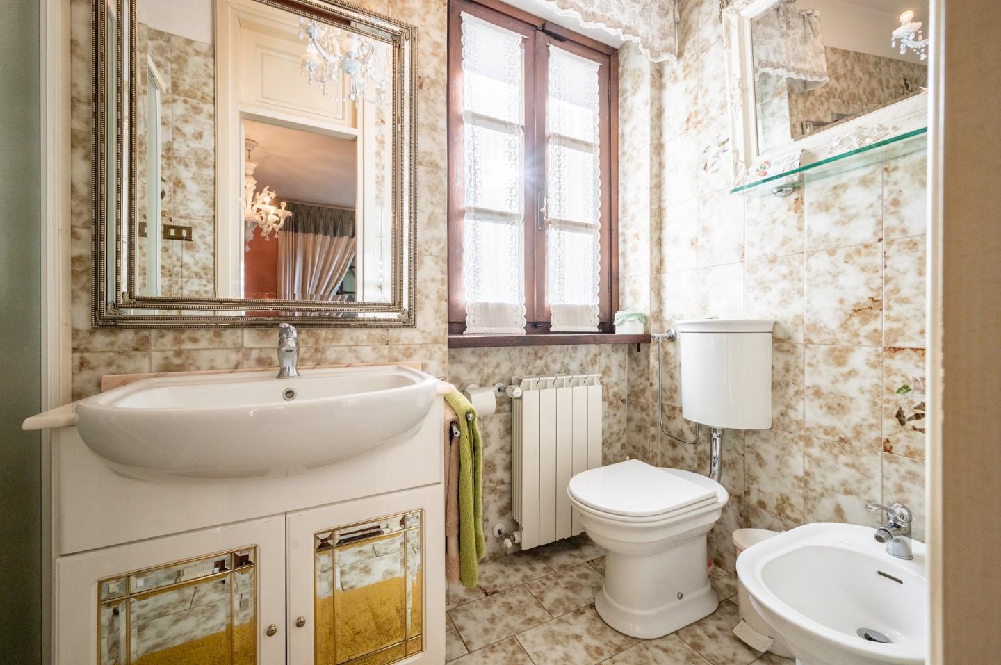 Immagine 30 di Villa in vendita  a Bientina