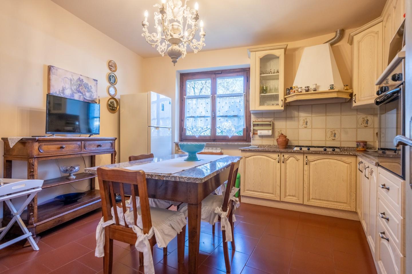 Immagine 54 di Villa in vendita  a Bientina