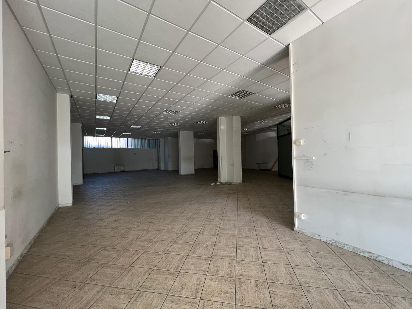 Immagine 16 di Locale commerciale in affitto  a Empoli