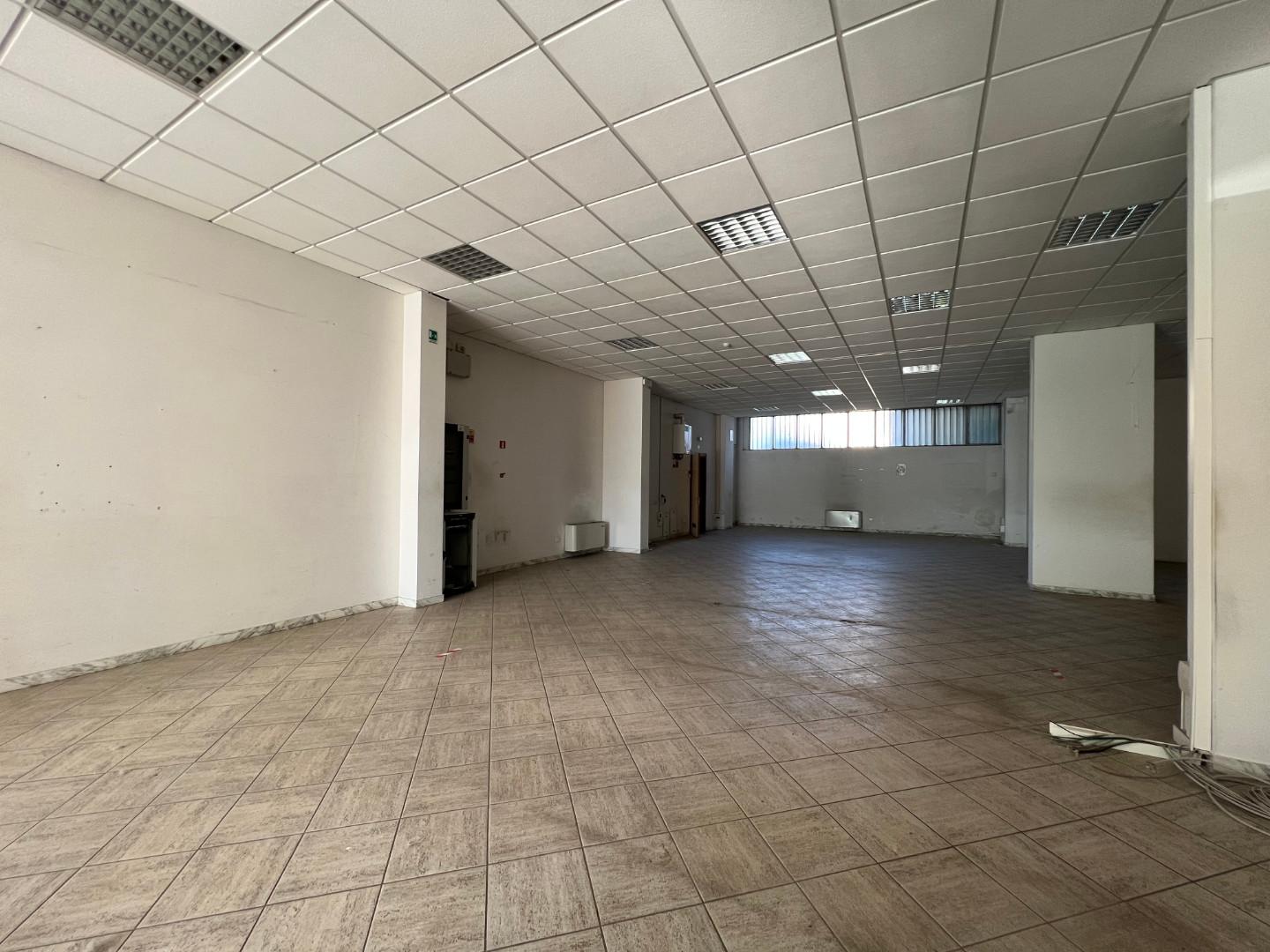 Immagine 11 di Locale commerciale in affitto  a Empoli