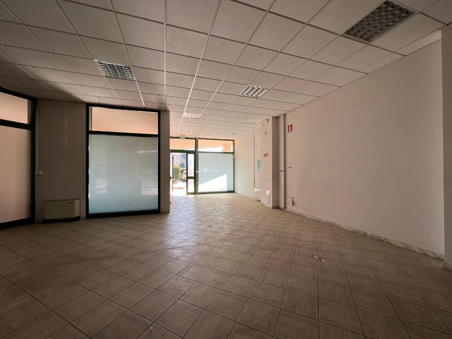 Immagine 4 di Locale commerciale in affitto  a Empoli