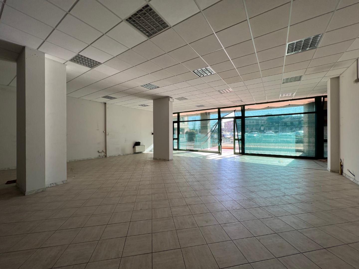 Immagine 3 di Locale commerciale in affitto  a Empoli