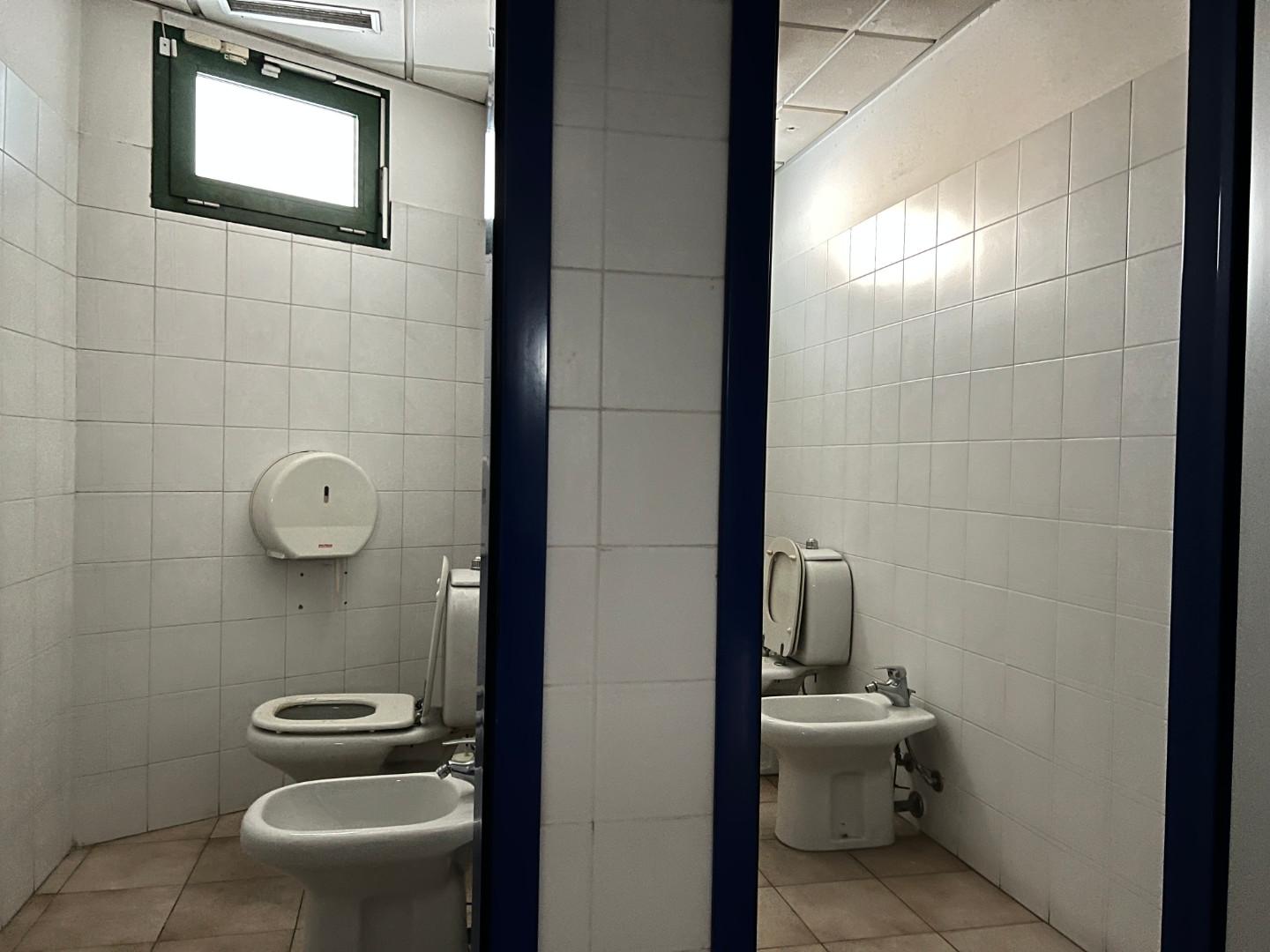 Immagine 21 di Locale commerciale in affitto  a Empoli