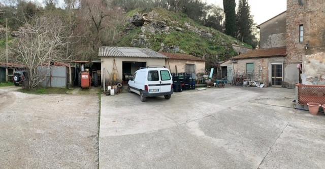 Immagine 14 di Terratetto in vendita  a Vecchiano