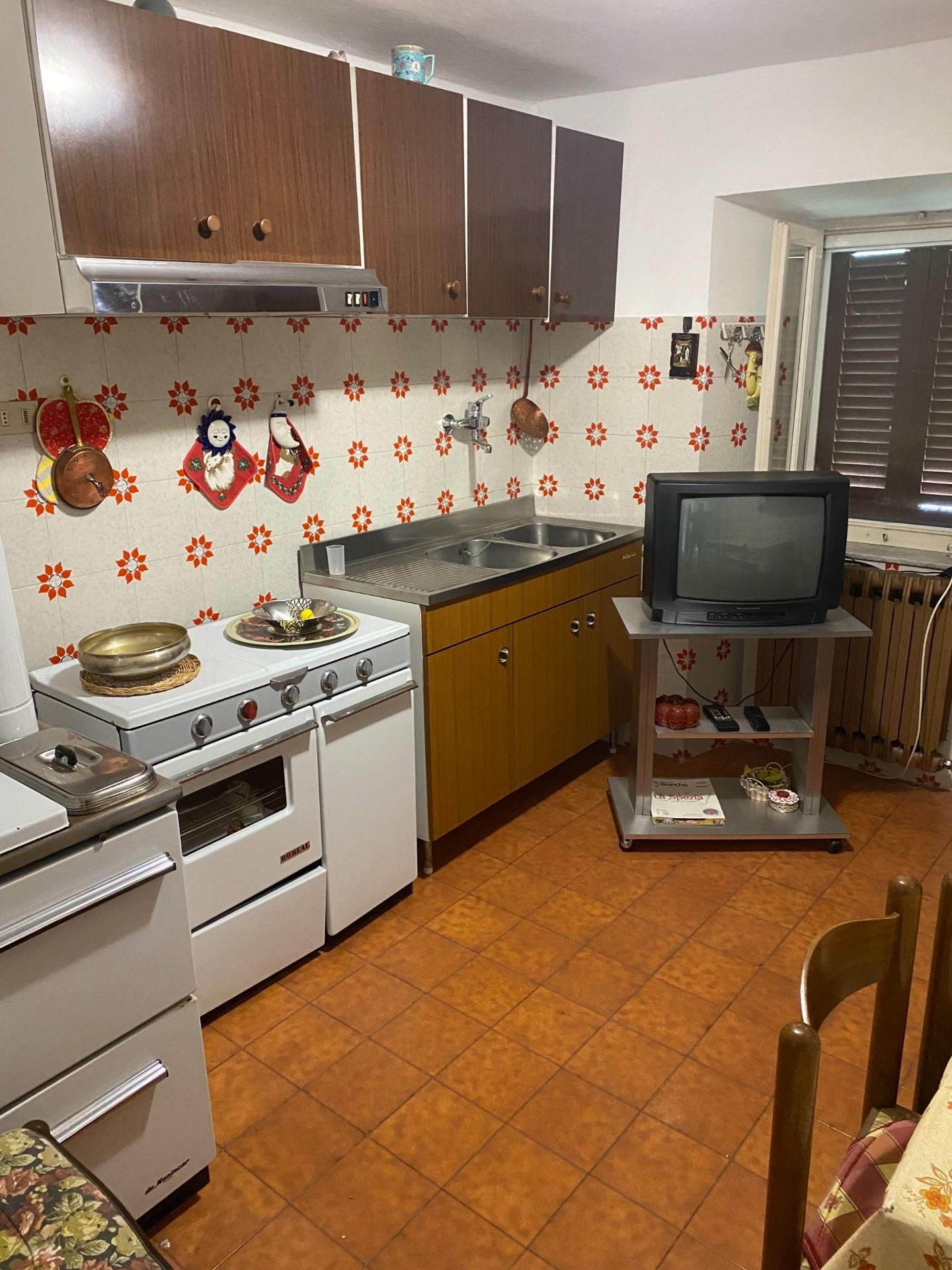 Immagine 5 di Casa semindipendente in vendita  a Massa