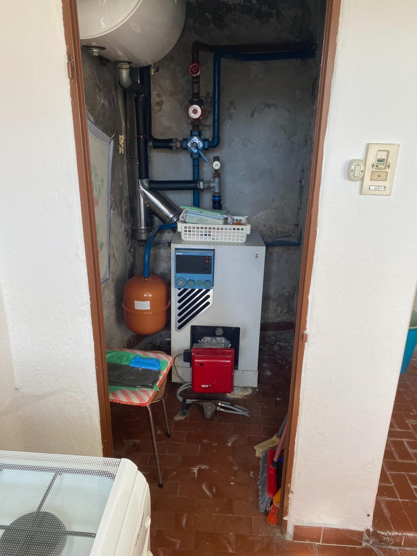 Immagine 10 di Casa semindipendente in vendita  a Massa