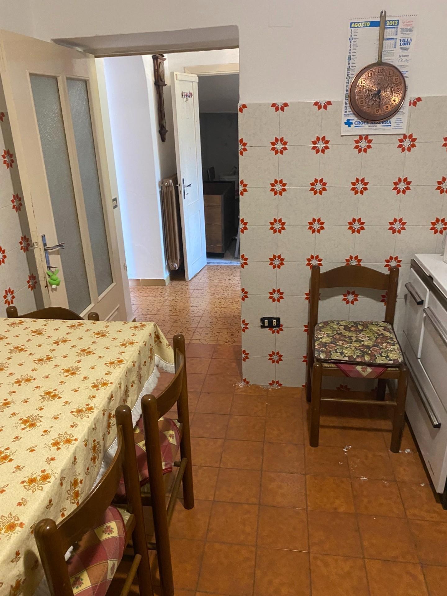 Immagine 4 di Casa semindipendente in vendita  a Massa