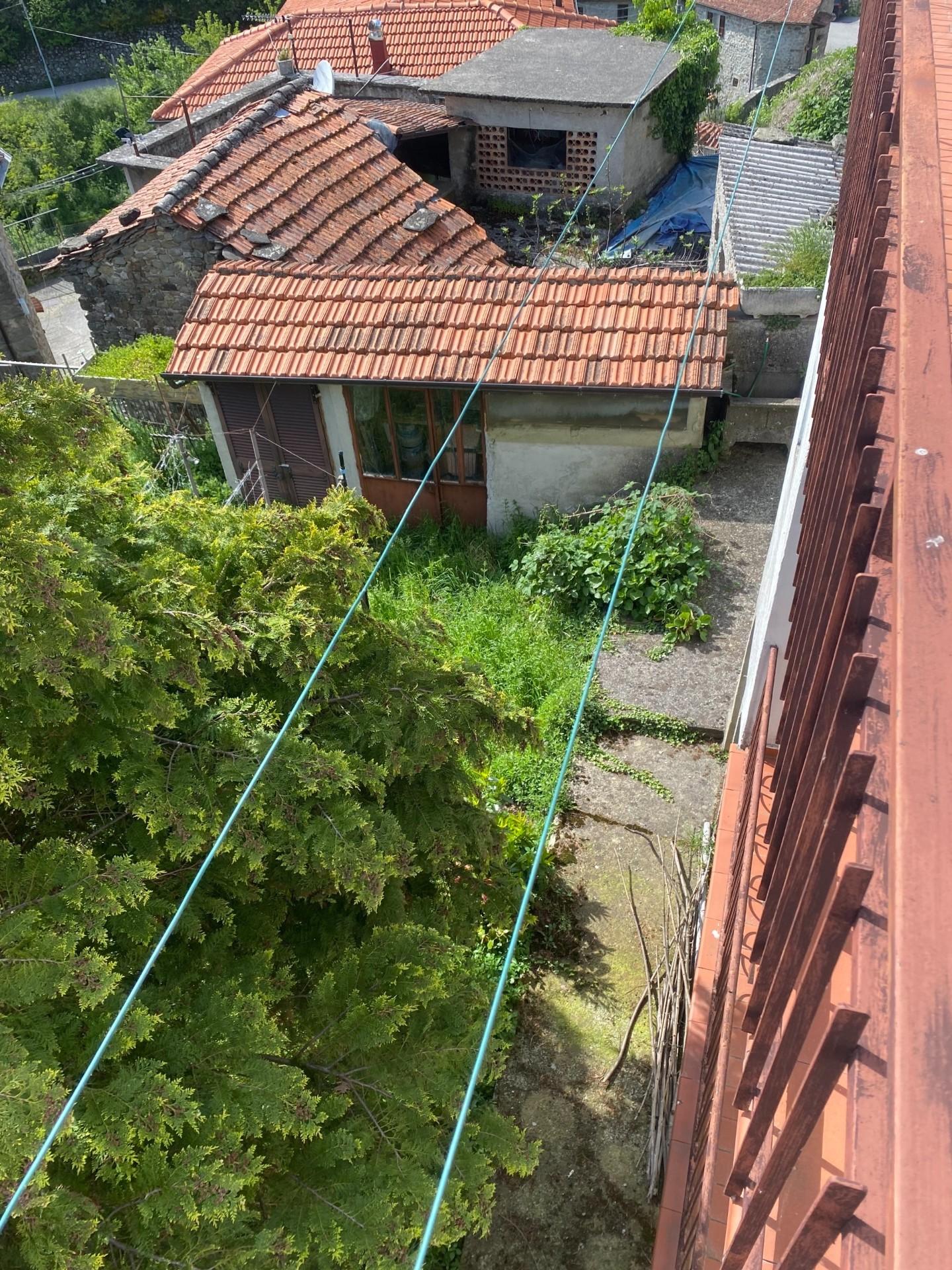 Immagine 21 di Casa semindipendente in vendita  a Massa