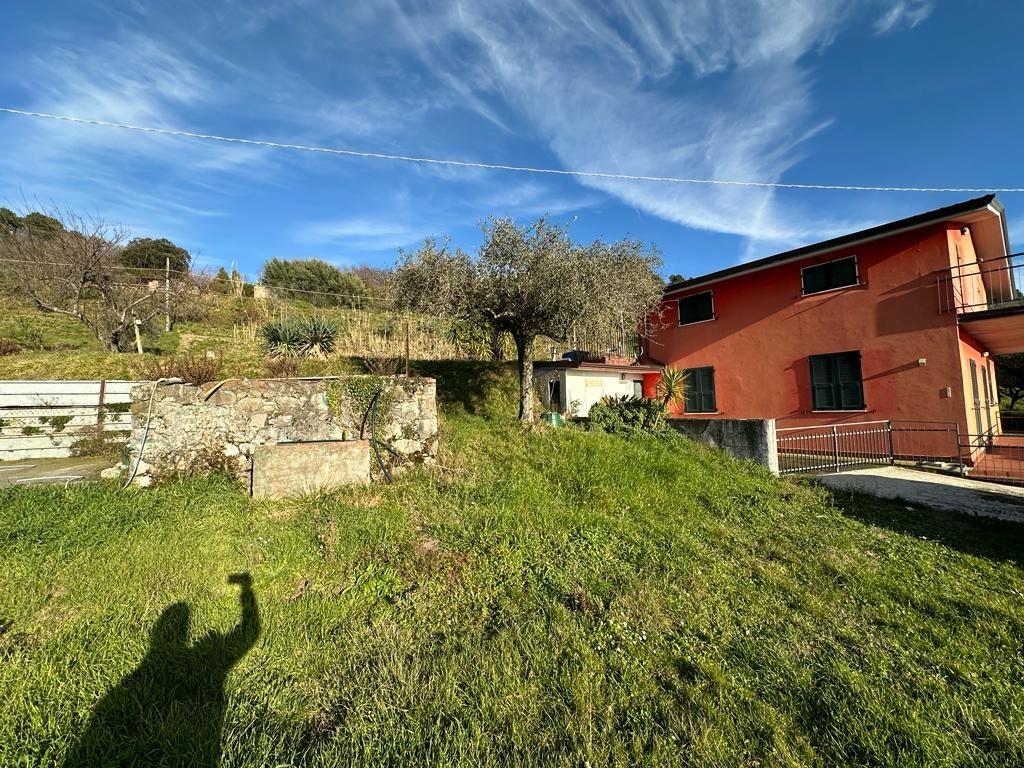 Immagine 36 di Villa in vendita  a Sarzana