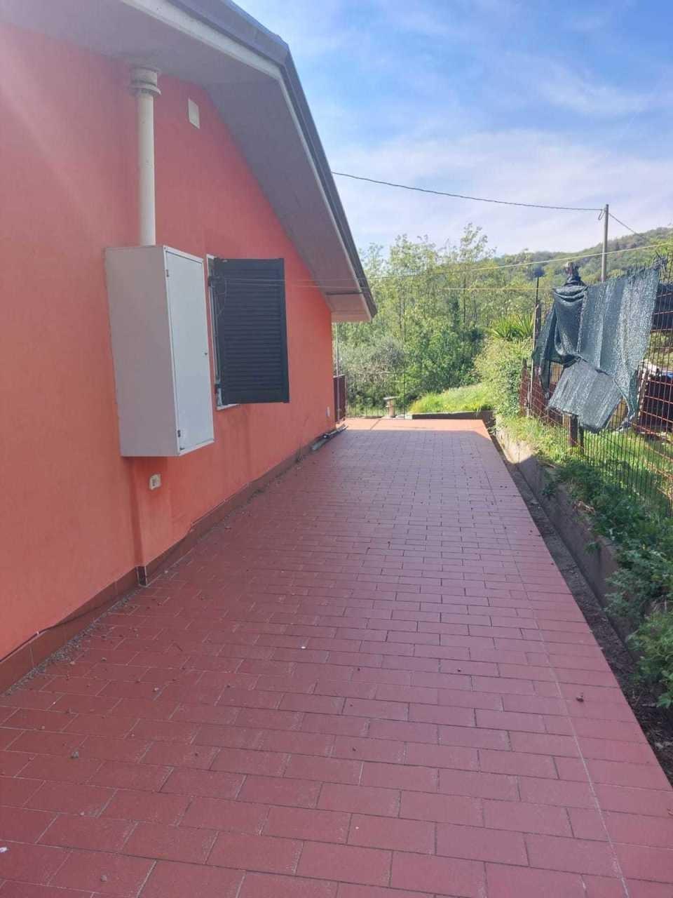 Immagine 3 di Villa in vendita  a Sarzana