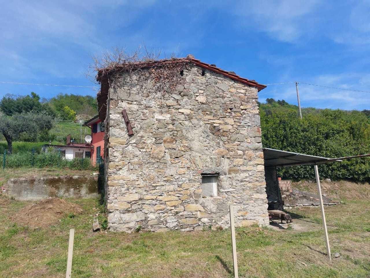 Immagine 8 di Villa in vendita  a Sarzana