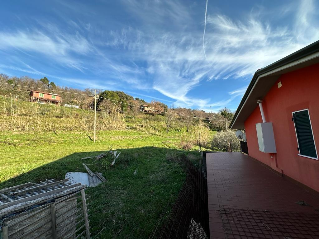 Immagine 42 di Villa in vendita  a Sarzana