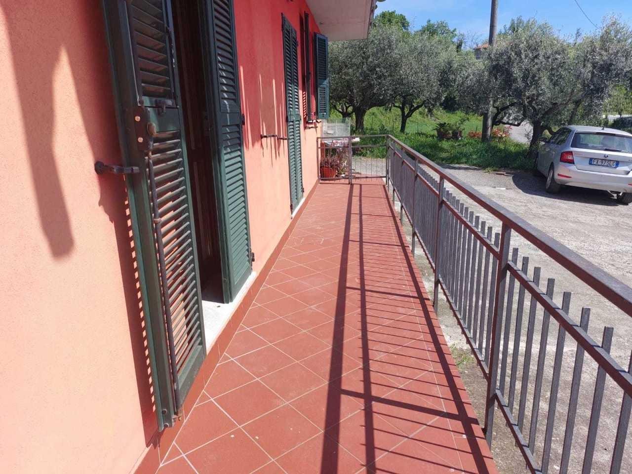 Immagine 5 di Villa in vendita  a Sarzana
