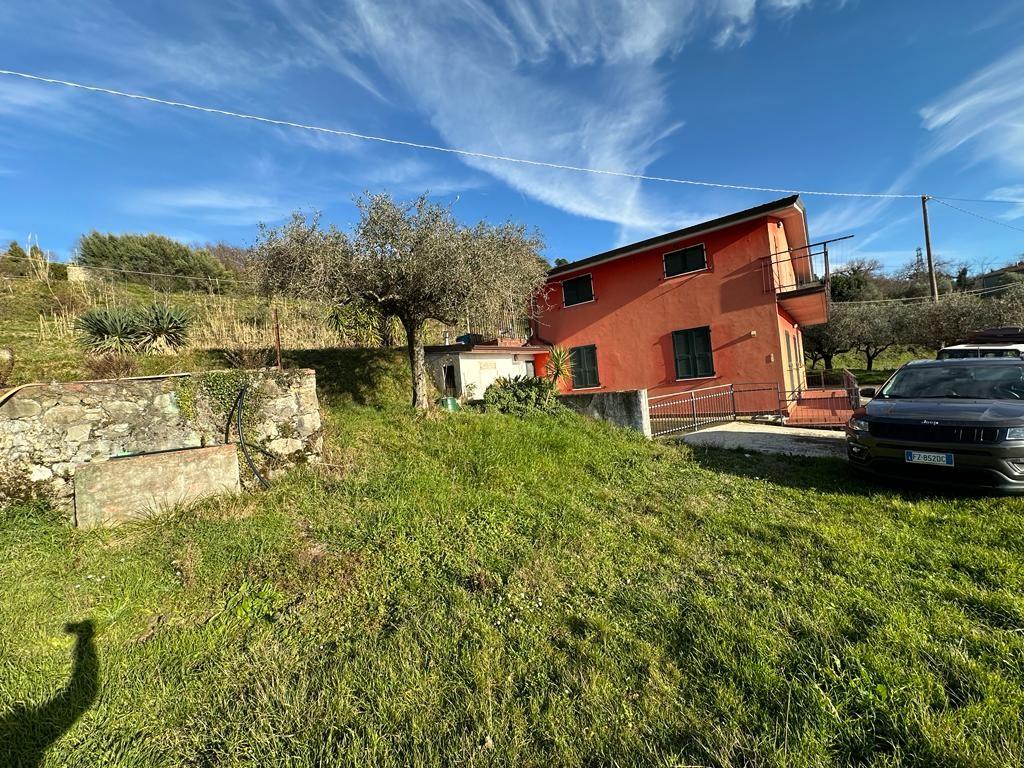 Immagine 37 di Villa in vendita  a Sarzana