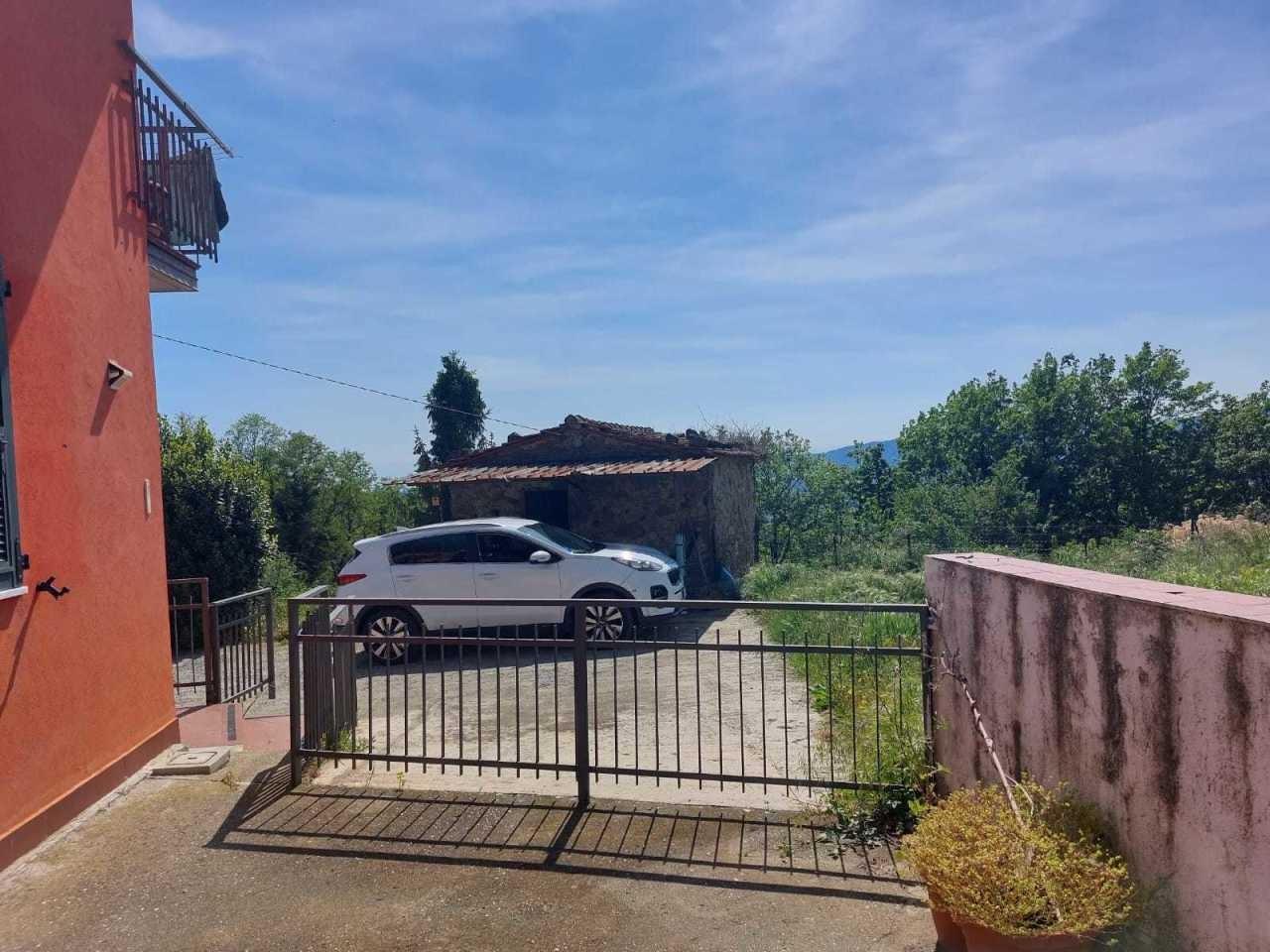 Immagine 26 di Villa in vendita  a Sarzana