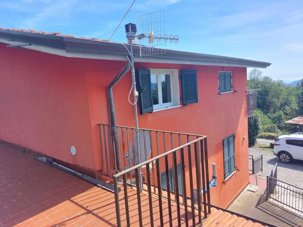 Immagine 9 di Villa in vendita  a Sarzana