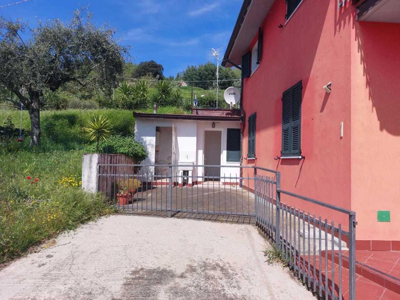 Immagine 27 di Villa in vendita  a Sarzana