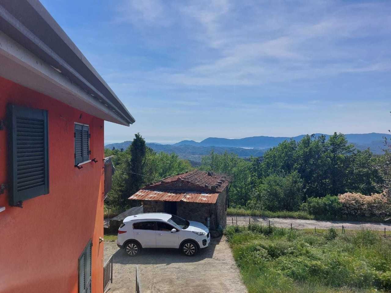 Immagine 15 di Villa in vendita  a Sarzana