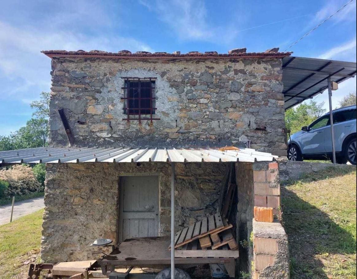 Immagine 20 di Villa in vendita  a Sarzana