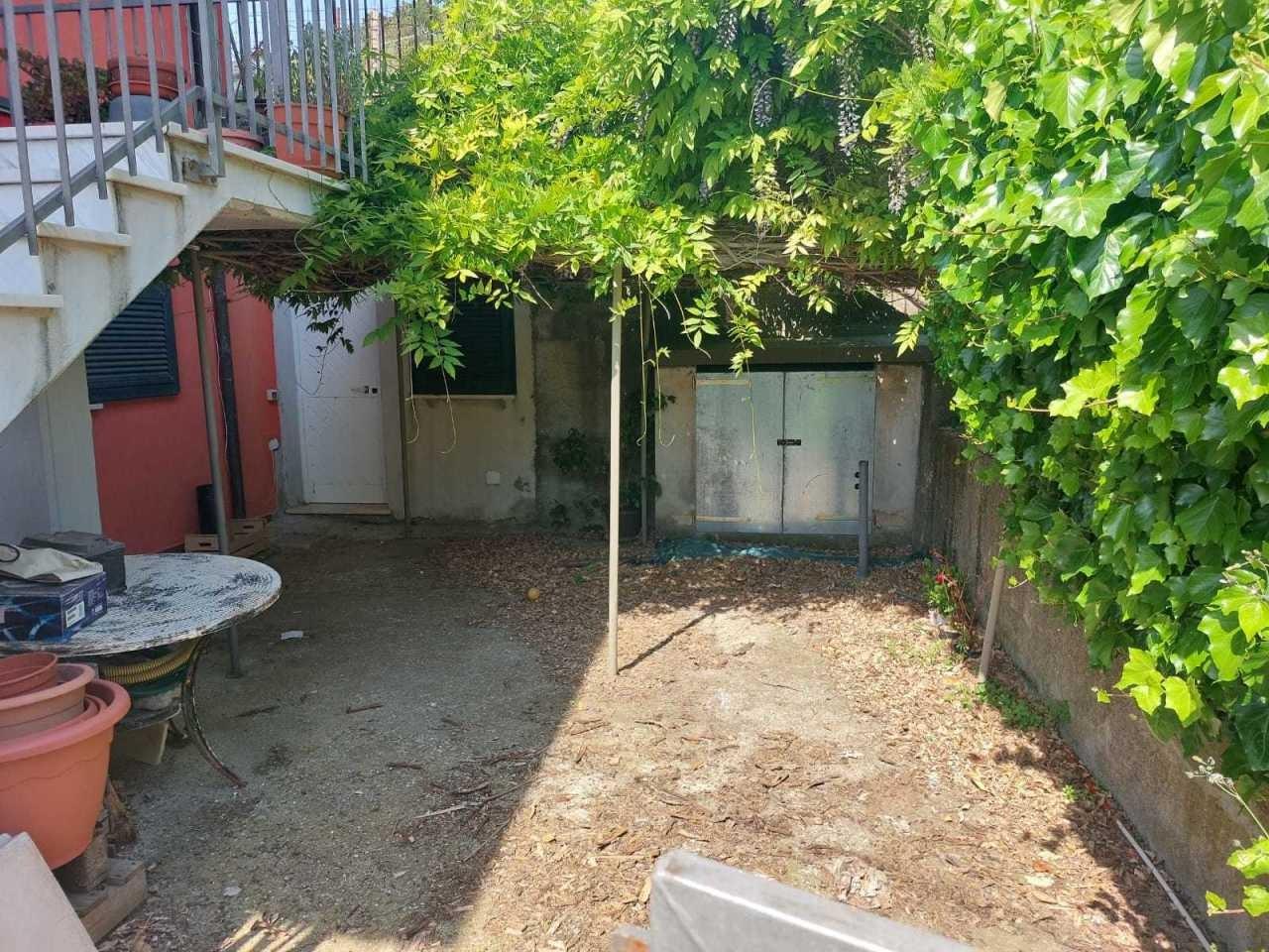 Immagine 14 di Villa in vendita  a Sarzana