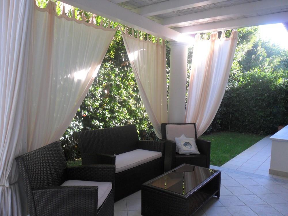 Immagine 5 di Villa in vendita  a Forte Dei Marmi