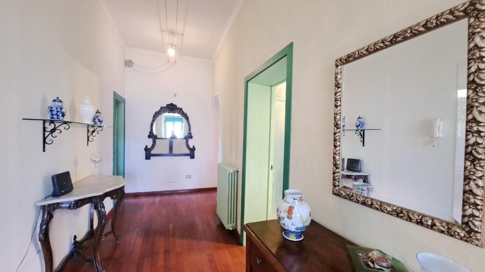 Immagine 9 di Villa in vendita  a Pisa