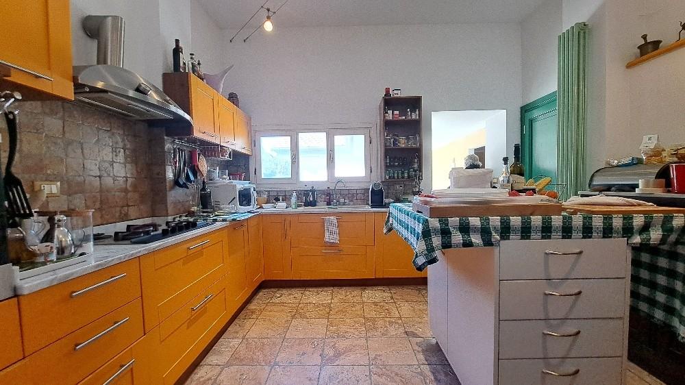 Immagine 16 di Villa in vendita  a Pisa