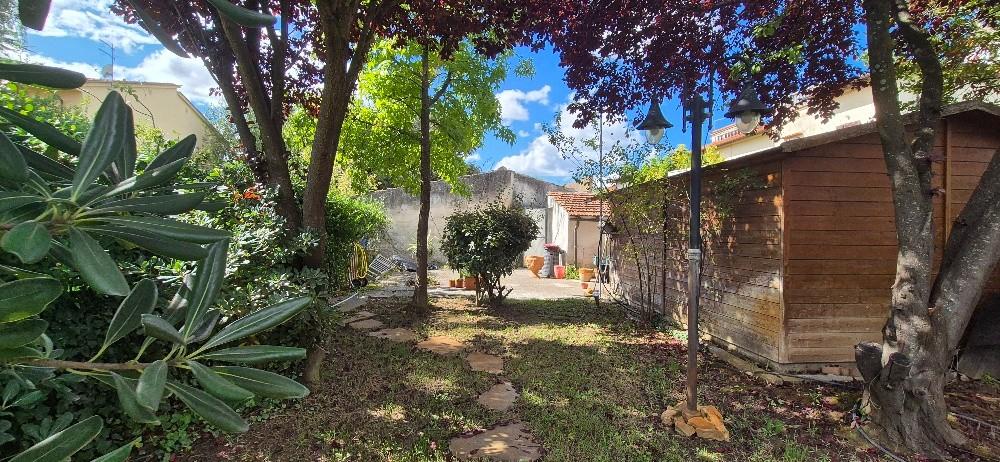 Immagine 48 di Villa in vendita  a Pisa