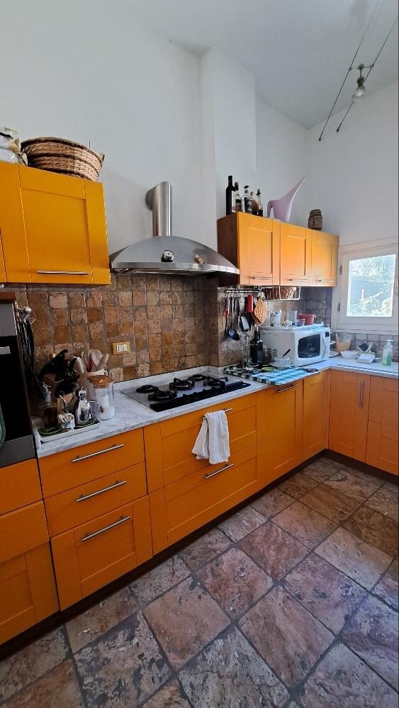 Immagine 17 di Villa in vendita  a Pisa