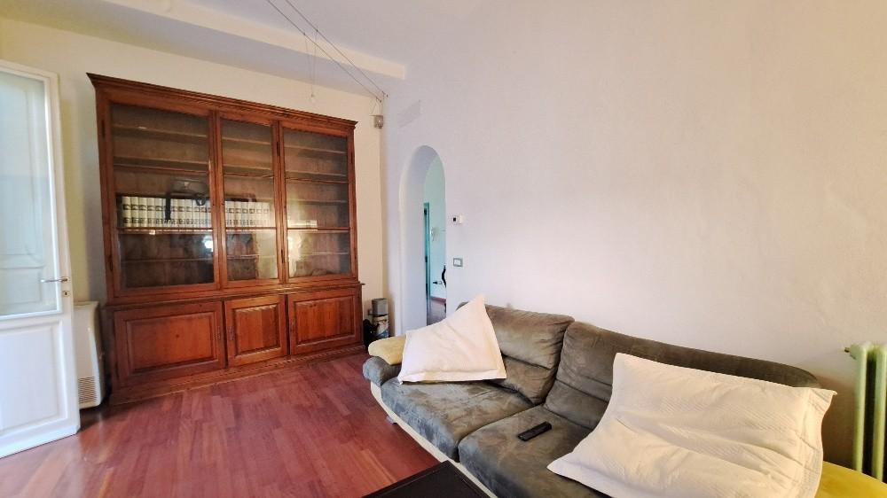 Immagine 11 di Villa in vendita  a Pisa