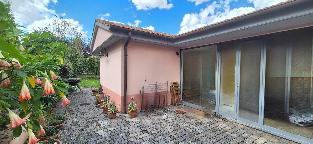 Immagine 21 di Villa in vendita  a Pisa