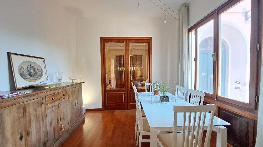 Immagine 14 di Villa in vendita  a Pisa