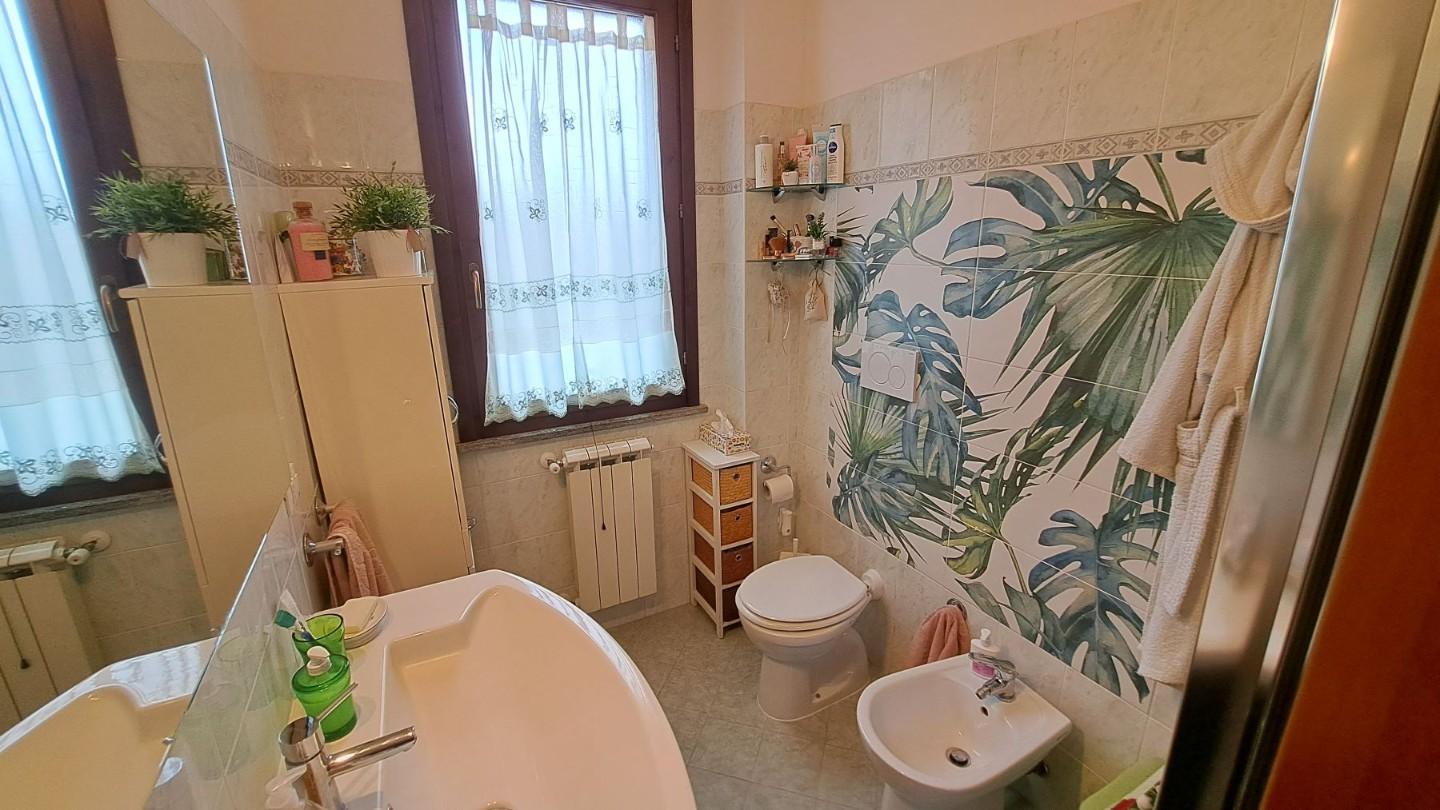 Immagine 12 di Appartamento in vendita  a Castellina Marittima